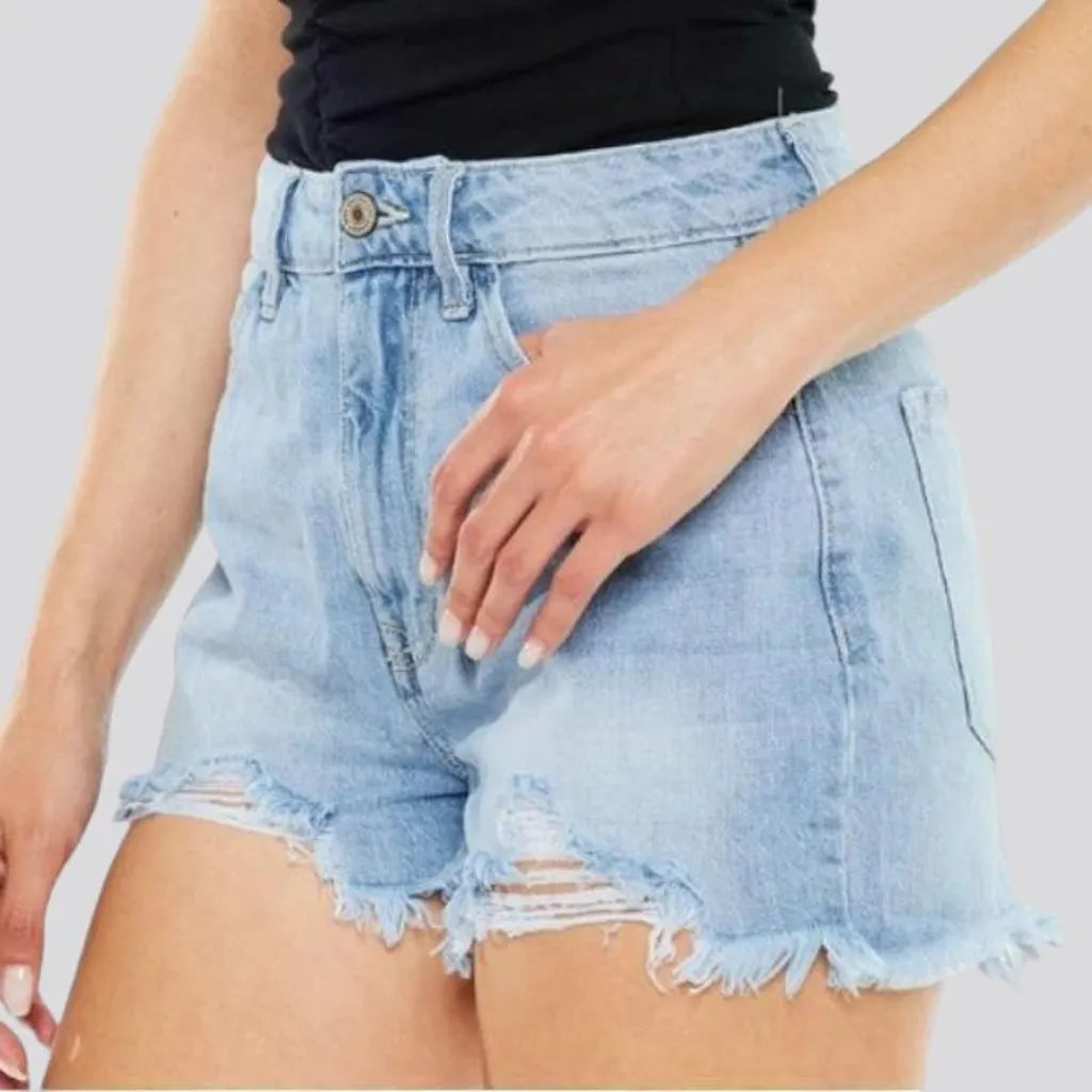 Light-wash grunge denim shorts for ladies